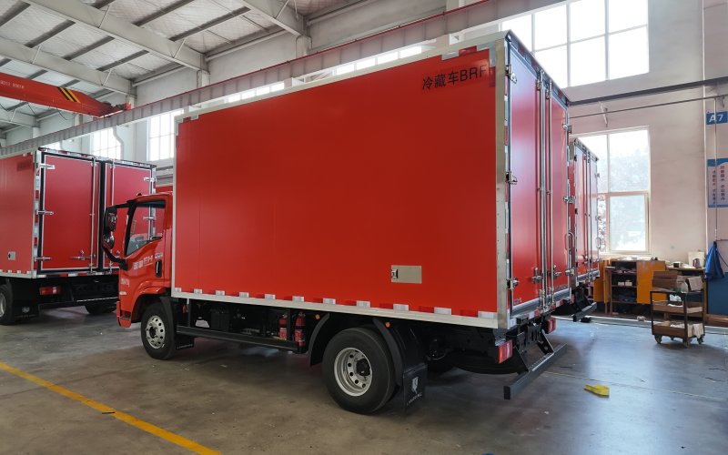 4.2m New Energy Refrigerated Truck Integrated cargo box customization