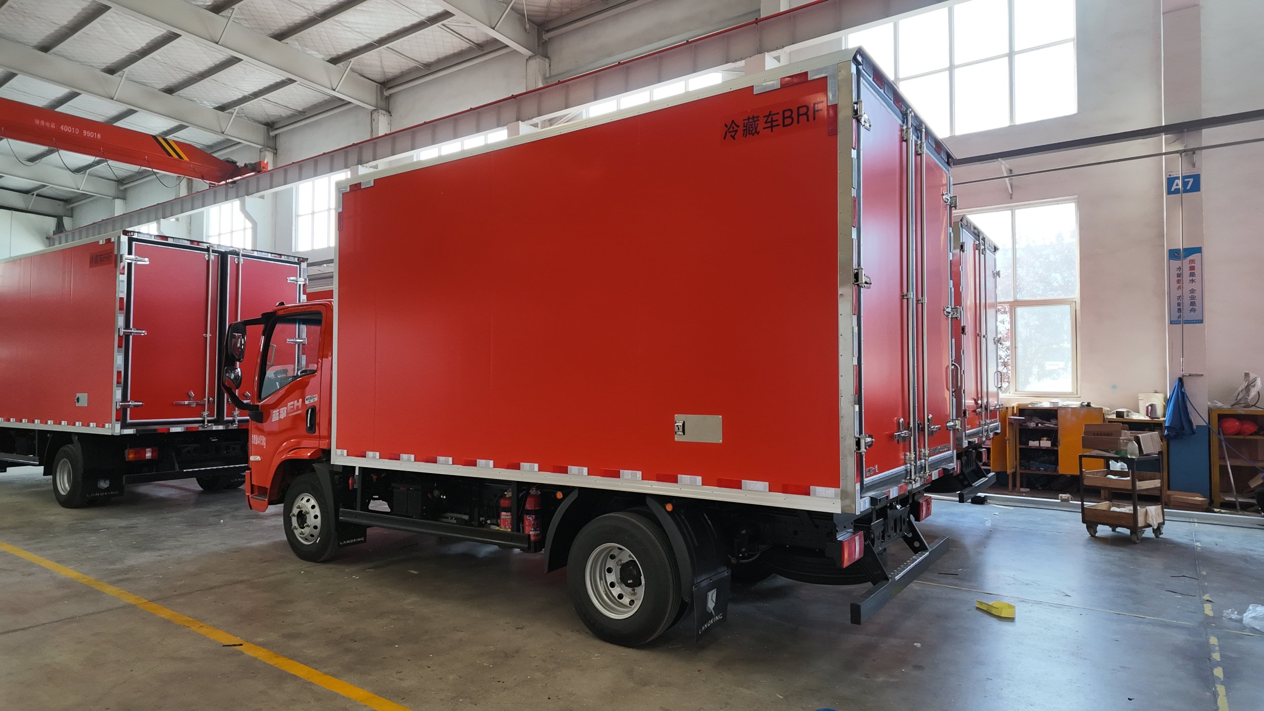 4.2m New Energy Refrigerated Truck Integrated cargo box customization