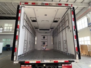 Small Chick Transport Truck - Image 3
