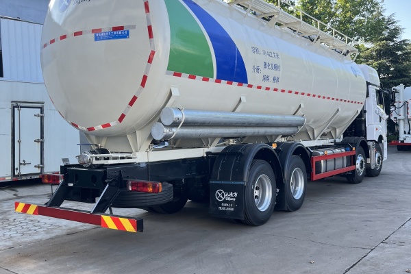 Bulk Feed Transport Truck